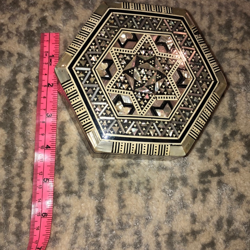 Hexagon shaped wooden box - Picture 6 of 7